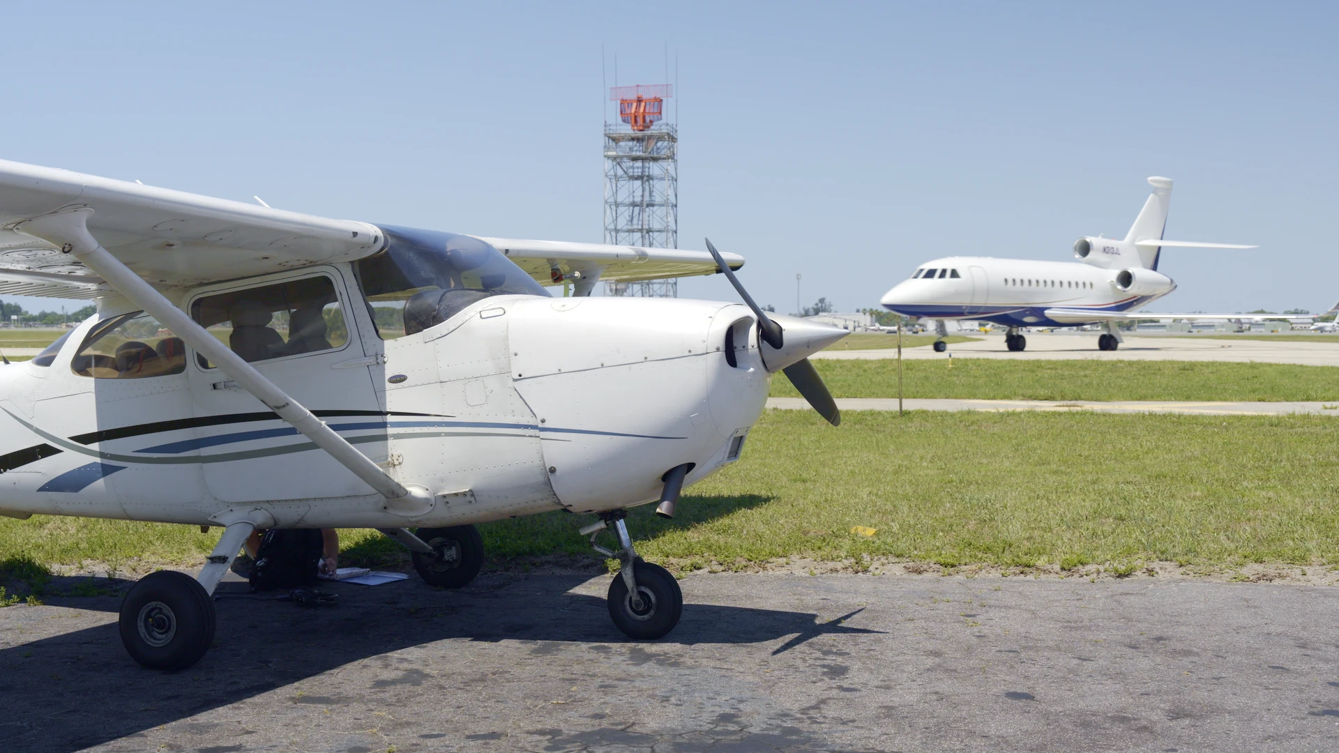 Universal Aircraft Solutions Sarasota Florida - Aircraft hero scene at 00:07:20