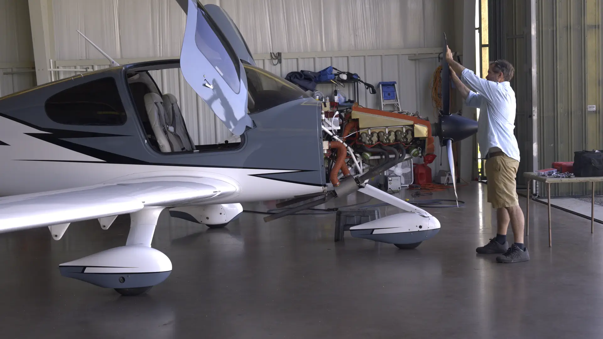 Universal Flight Training Sarasota Florida - Maintenance video timeline 00:15:01