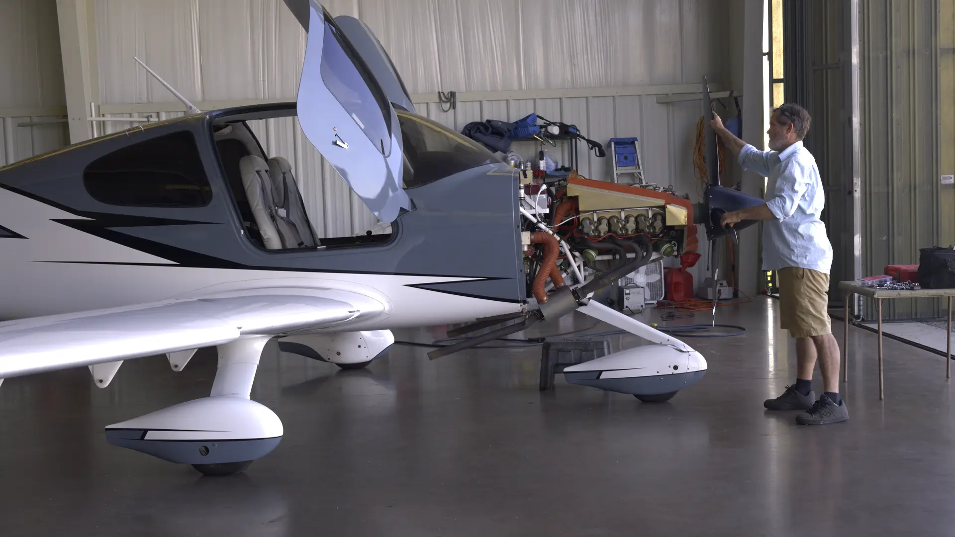 Universal Flight Training Sarasota Florida - Maintenance video timeline 00:19:14