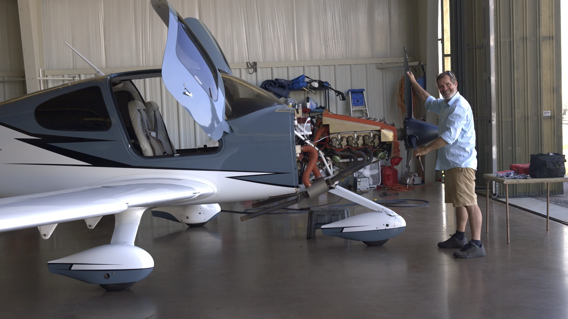 Universal Aircraft Solutions Sarasota Florida - Aircraft hero scene at 00:25:11